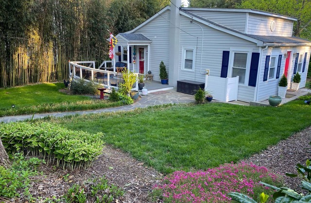 Cozy Nautical Cottage in Annapolis w/ Beautiful Outdoor Space