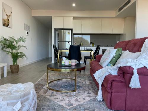 Cozy New 2BR & Near Airport, Mall & Transit