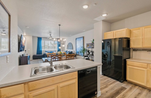 Cozy New Townhome with Stocked Coffee Bar near Downtown Greeley