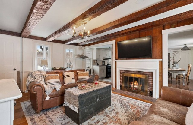 Cozy Retreat on a Historic Horse Farm! Mini Cows!