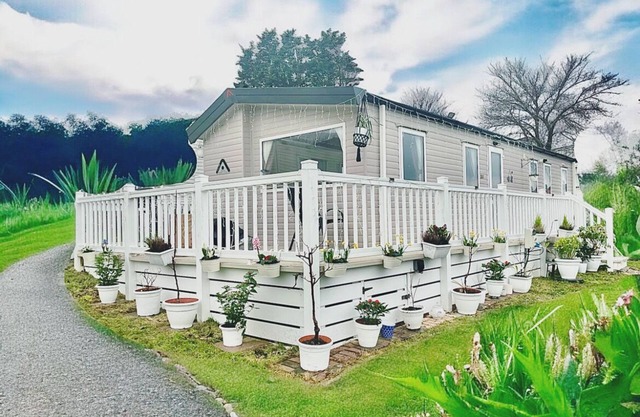Cozy Newquay Lodge With Private Hot Tub,