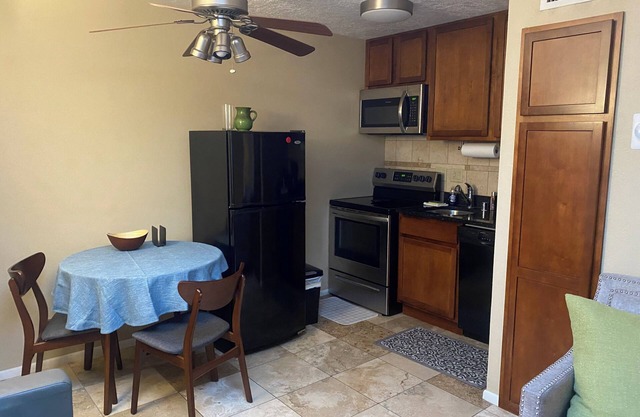 Cozy Nob Hill Condo close to UNM