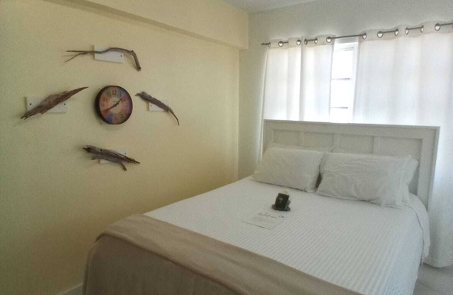 Cozy Nook Studio apartment in Perfect Getaway Tarpum Bay with AC, WiFi & kitchen