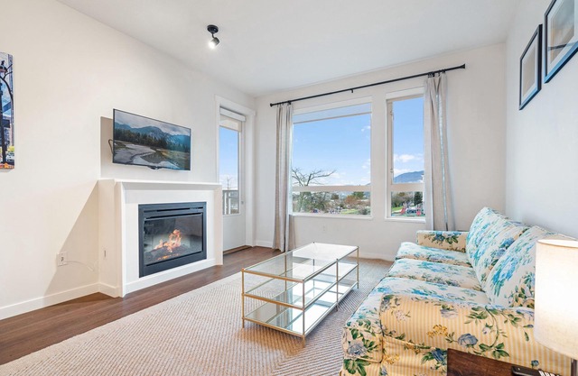 Cozy North Van Flat in North Vancouver