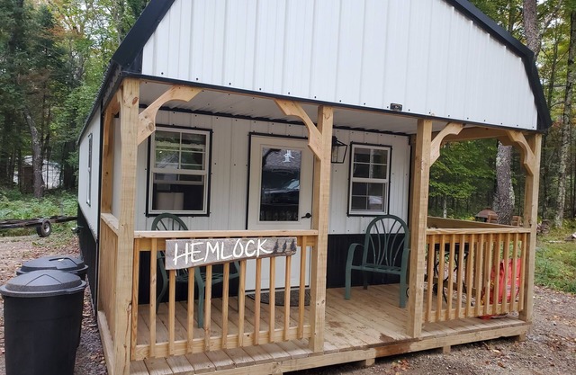 Cozy Northwoods Mini Cabin.....**SAUNA/HOT TUB**ATV/SNOWMOBILE TRAILS**
