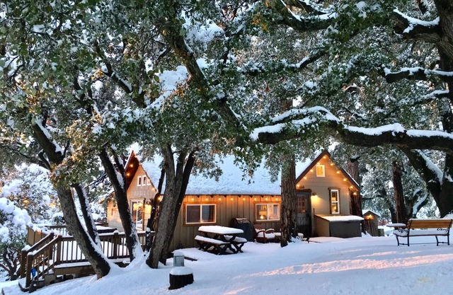 "Cozy Oaks Cabin" Escapade paisible à la montagne, charmante et romantique! Pass Trail ...
