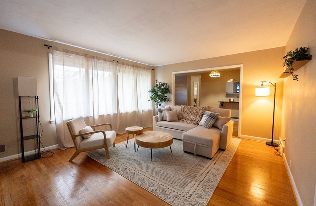 Cozy Oasis with 5Bed, Pool Table, Fire Pit, Lounge