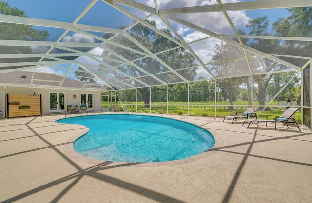 Cozy Ocala Retreat w/ Pool, Screened Lanai!