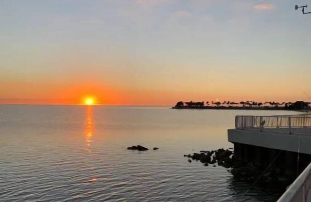 Cozy Ocean Breeze Guest House Ideal Location