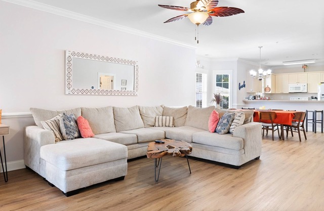 Cozy Oceanview 3BR w/ Private Balcony & 7 Pools - Pets Stay Free