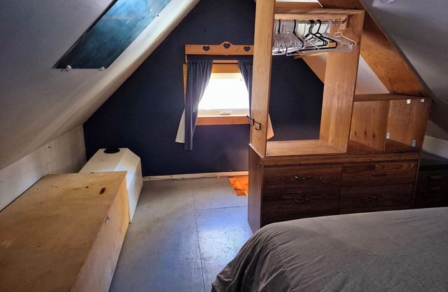 Cozy Off-Grid Cabin in West Dawson! Experience this unique lifestyle!
