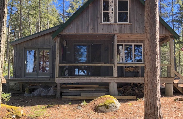 Cozy, Off-Grid Camp on Spectacle Pond w/ private water frontage!