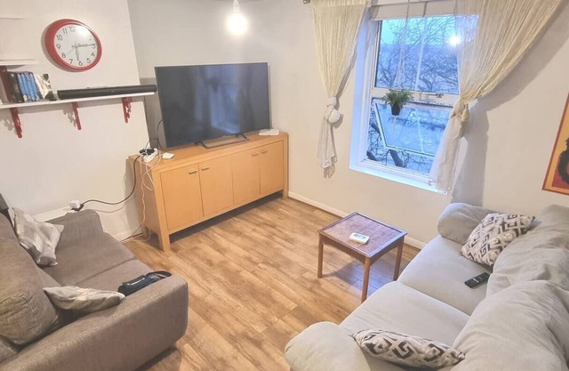 Cozy One Bed Apartment in Gillingham, with Parking included.