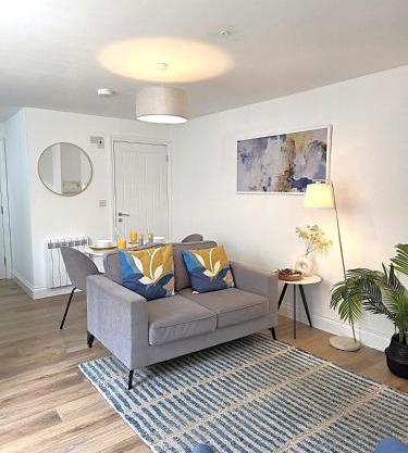 Cozy One Bed Flat at Dawe Luxury Suites - An Entire Apartment near Ely Cathedral & Train Station - The Perfect Base to Explore Ely, Cambridge, Norfolk & London - 2 Guests Max & Pet Friendly