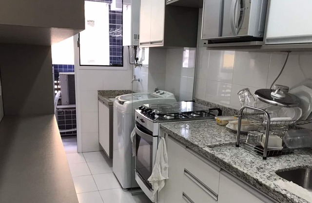 Cozy one bedroom apartment in the Gonzaga neighborhood-3 blocks from the beach.
