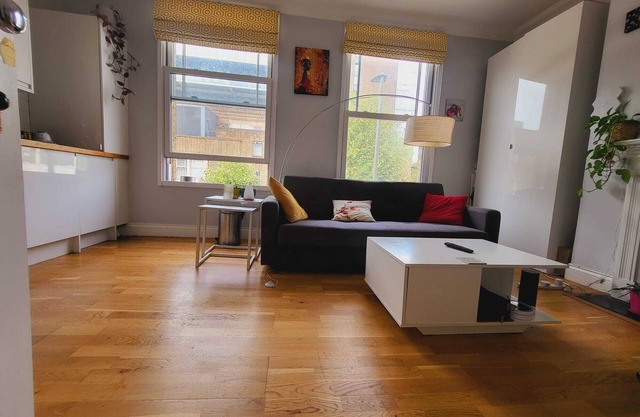 Cozy one-bedroom flat in Clapham Junction.