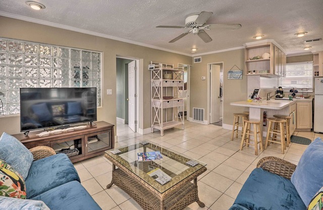 Cozy Ormond Beach Bungalow: Steps to the Sand