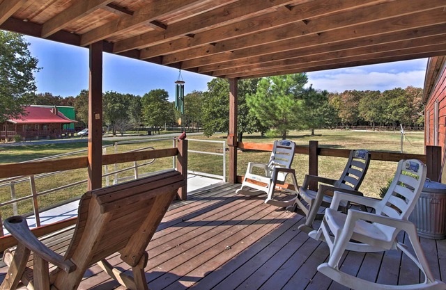 NEW! Cozy Outdoor Escape w/ Porch ~ 1 Mi to Marina