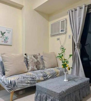 Cozy Pasay Condo with Pool Access