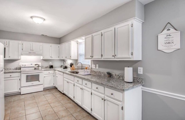 Cozy Patio, Mins to Downtown! Cordova Colonial