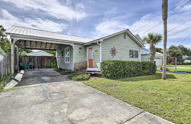 Cozy PCB Cottage ~ 1 Block to Beach!