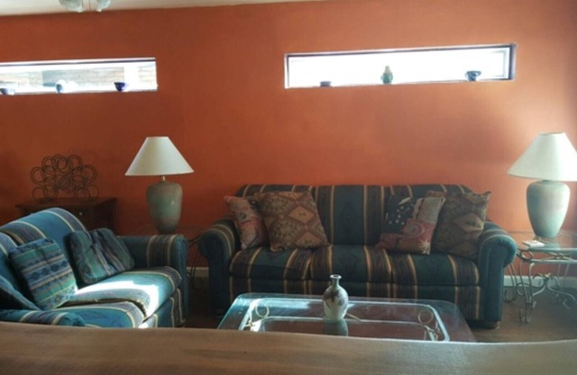Maison accueillante pour les animaux de compagnie dans le centre-ville de Patagonie.