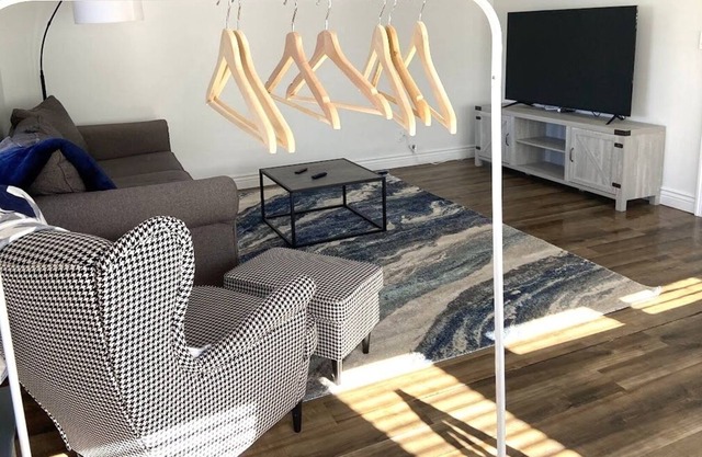 Cozy Pet Friendly Home Near Walled Lake