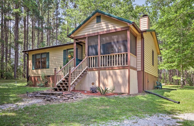 Cozy 2BR Pine Mountain cabine w / porche filtré