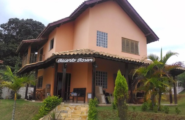 Endroit confortable avec piscine et barbecue