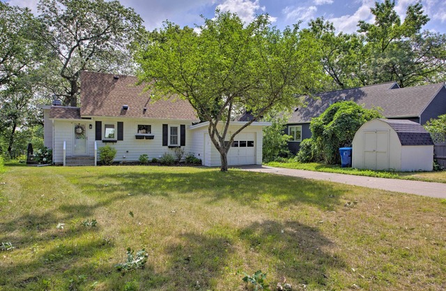 Cozy Plymouth Cottage w/ Medicine Lake View!
