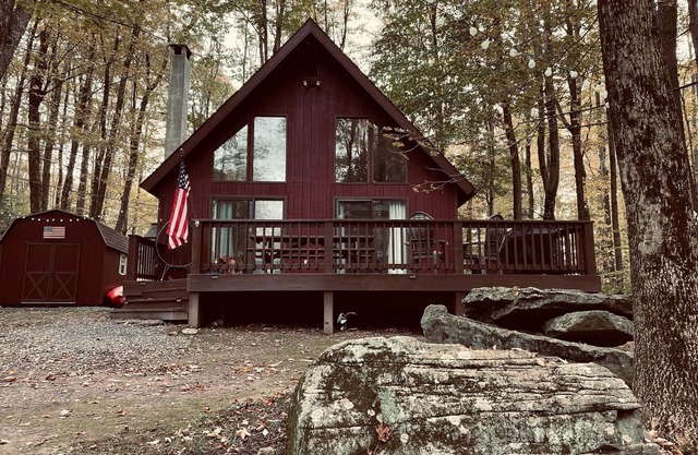 Chalet confortable Pocono dans une communauté fermée
