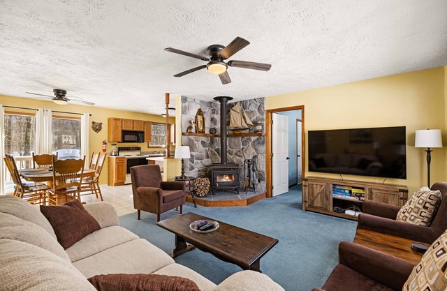 Cozy Pocono Ranch in Arrowhead Lake