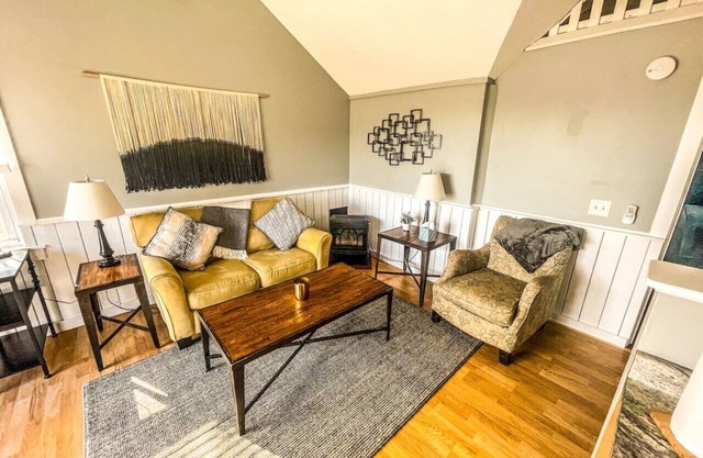 The "Nook" - Pond Side Cottage in Bar Harbor