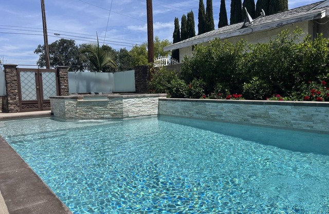 Cozy Pool & Jacuzzi Home with Game Room