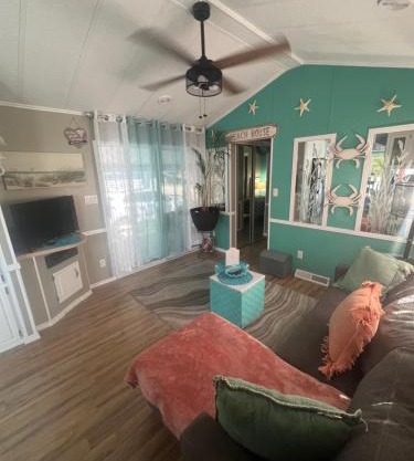 Cozy Private Cottage Only 5 miles from Disney