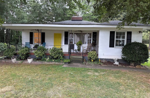 Cozy private efficiency located near downtown Raleigh, PNC Arena, NCSU, RTP, RDU