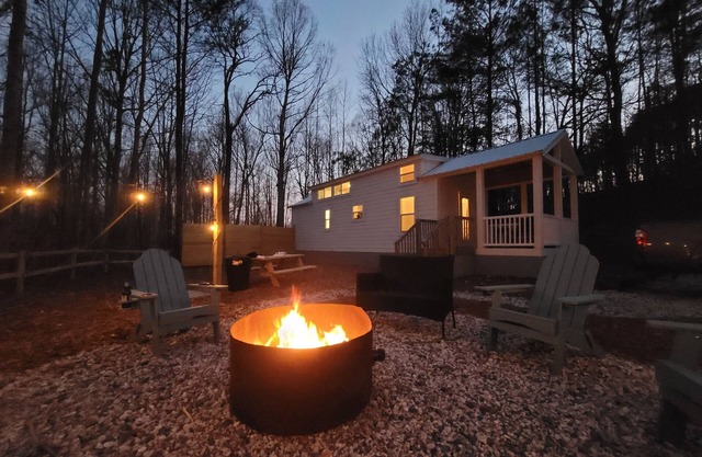 Cozy Private Lux Cabin Style Tiny House, Firepit, FIBER, in mins from Clemson Un