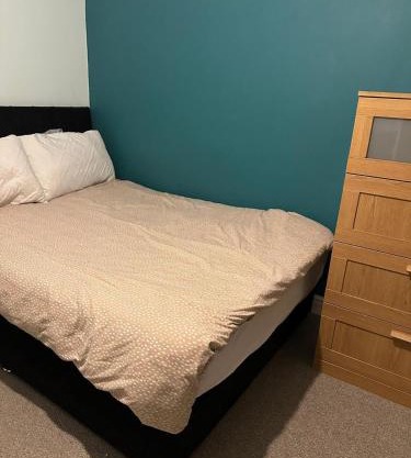 Cozy private room in South London
