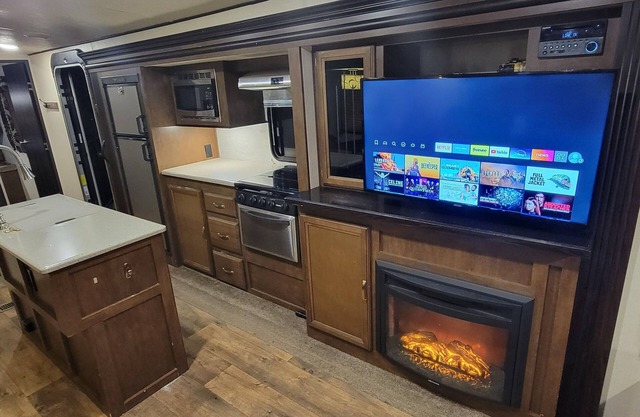 Cozy Private RV in Sherman Oaks , with Amazing reviews.