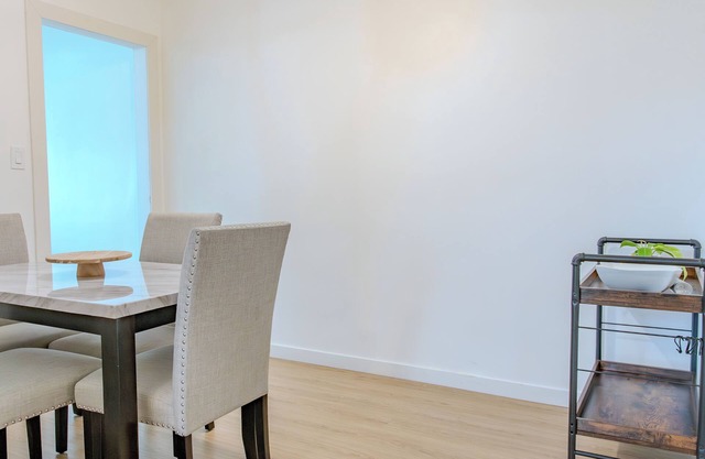 Cozy, Private &Safe 3Bed Home - 2 min from DTR&UCR