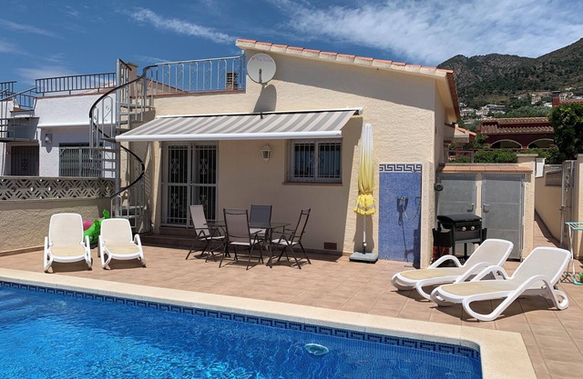 Maison confortable - piscine privée -Wi-Fi , quartier résidentiel calme -