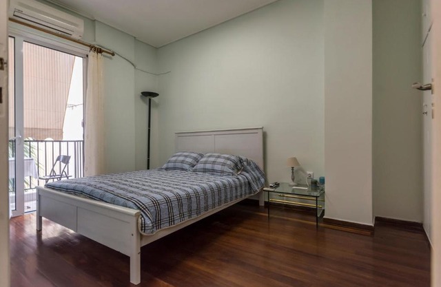 Cozy & Quiet Central Apartment