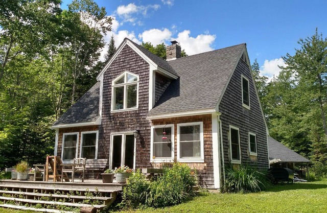 Cozy Cottage calme dans les bois, près de l'océan et des activités locales