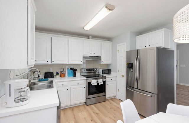 Cozy Quiet Downtown Retreat: Walking to Cary Downtown Near WakeMed Cary Hospital