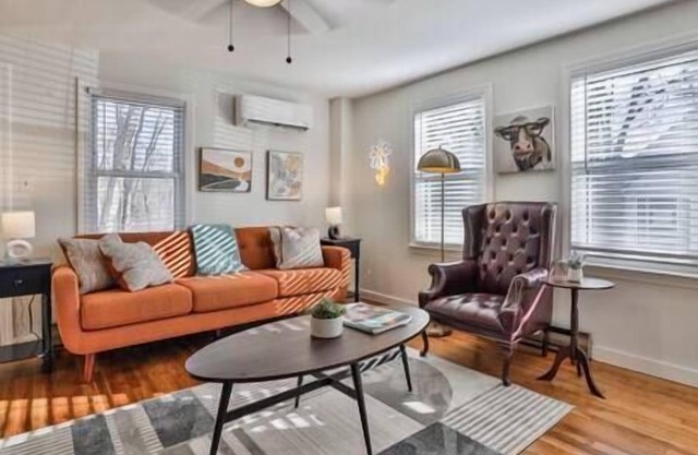 Cozy & Quiet Escape Near Shopping & Restaurants