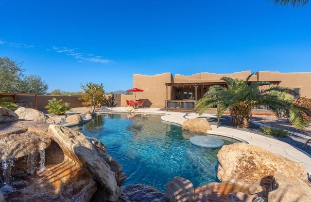 Cozy quiet home BBQ Pool Outdoor entertaining