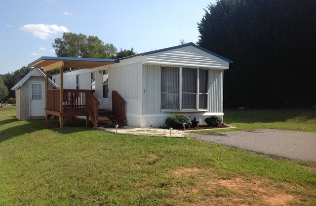 Retraite confortable et tranquille près de Blue Ridge Parkway. 2 chambres, 1 salle de bain, proche du centre-ville!