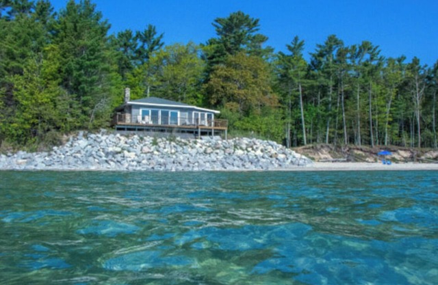 Peaceful 2BR Island Escape - Beach Access + Waterfront Views + WiFi