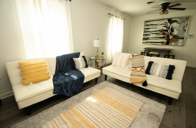 Cozy Remodeled Home! Close to Everything & Great for Long-Term Stays