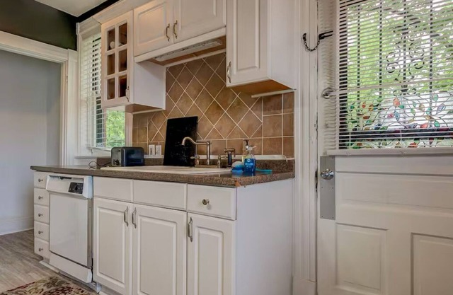 Cozy, renovated century home. Minutes to downtown Cinncinatti* SLEEPS 17